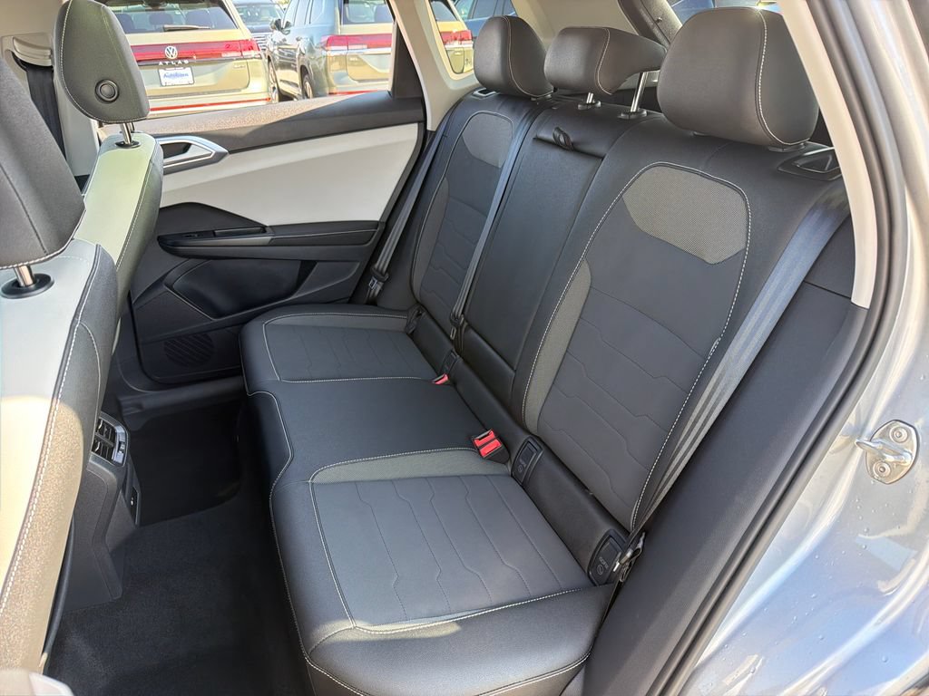 Certified 2025 Volkswagen Taos SE AWD/4WD image 22