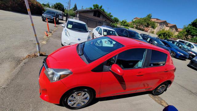 Used 2015 Toyota Yaris L image 2