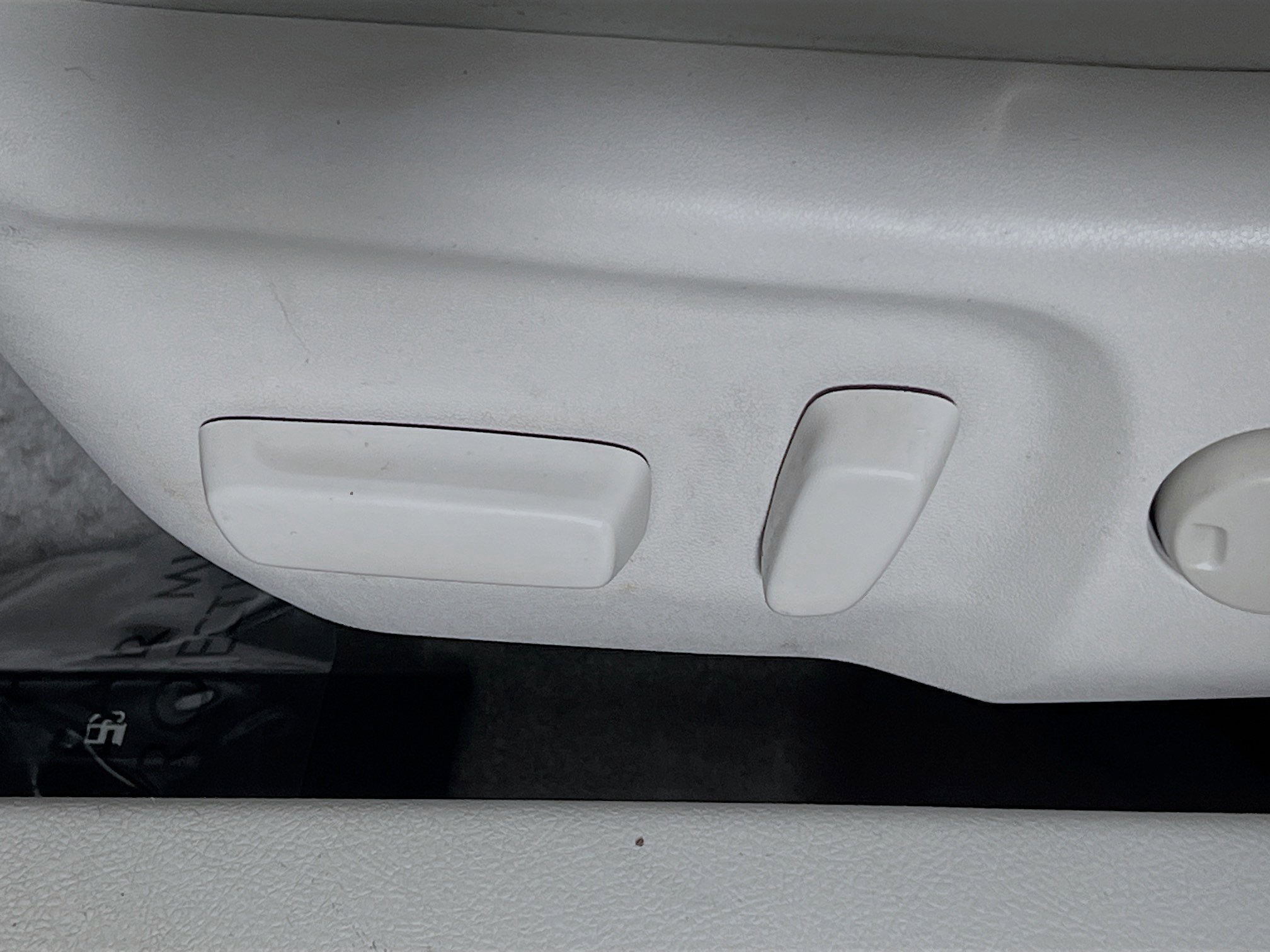 Used 2014 Toyota Camry XLE w/ Leather Package FWD image 16
