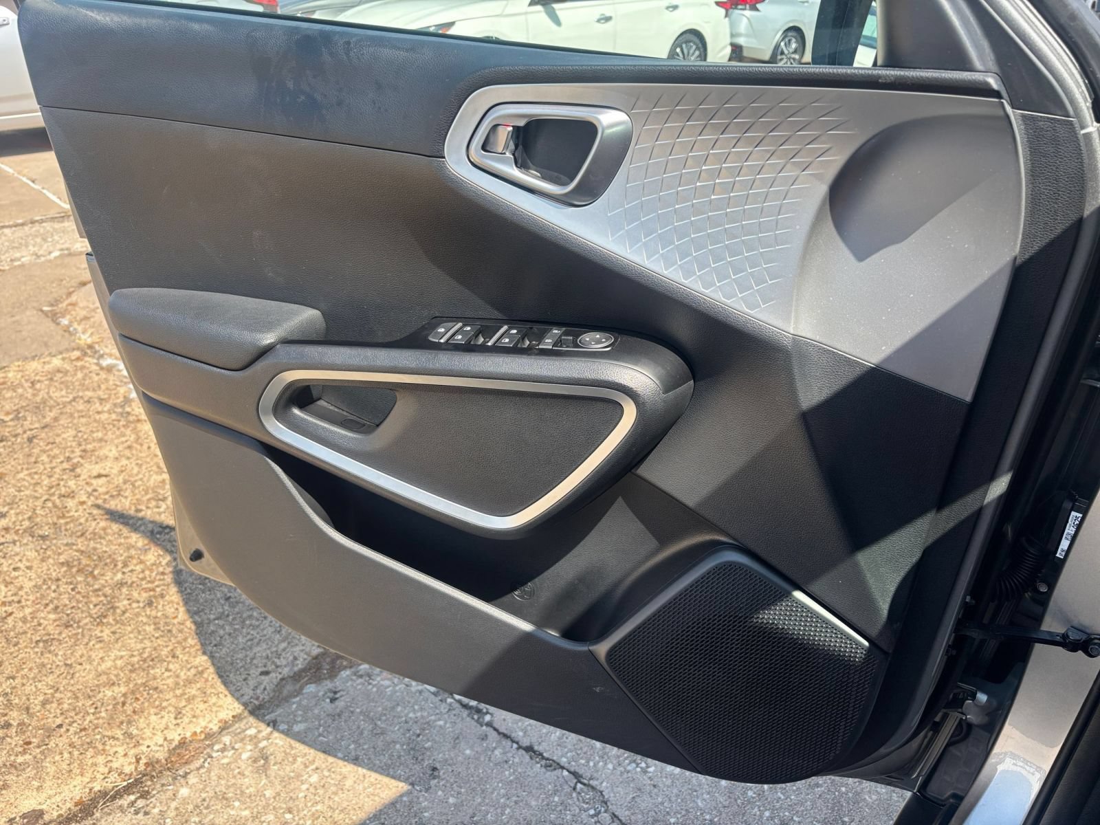 Used 2025 Kia Soul LX w/ LX Technology Package FWD image 15