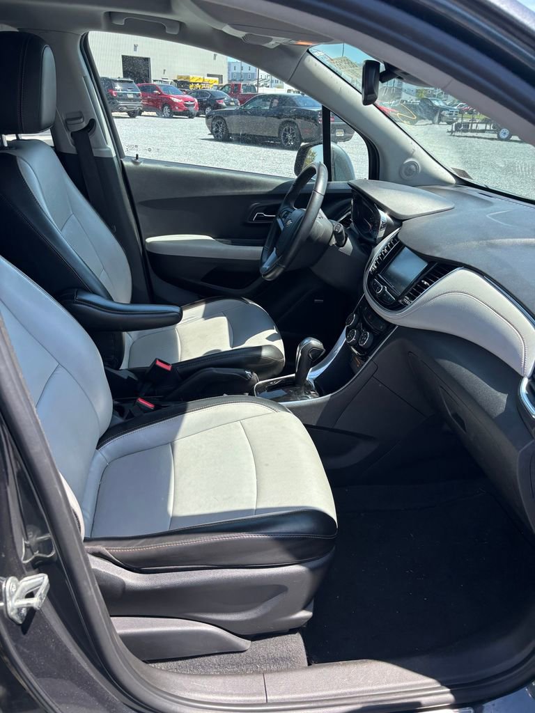 Used 2017 Chevrolet Trax Premier w/ Driver Confidence II Package AWD/4WD image 15