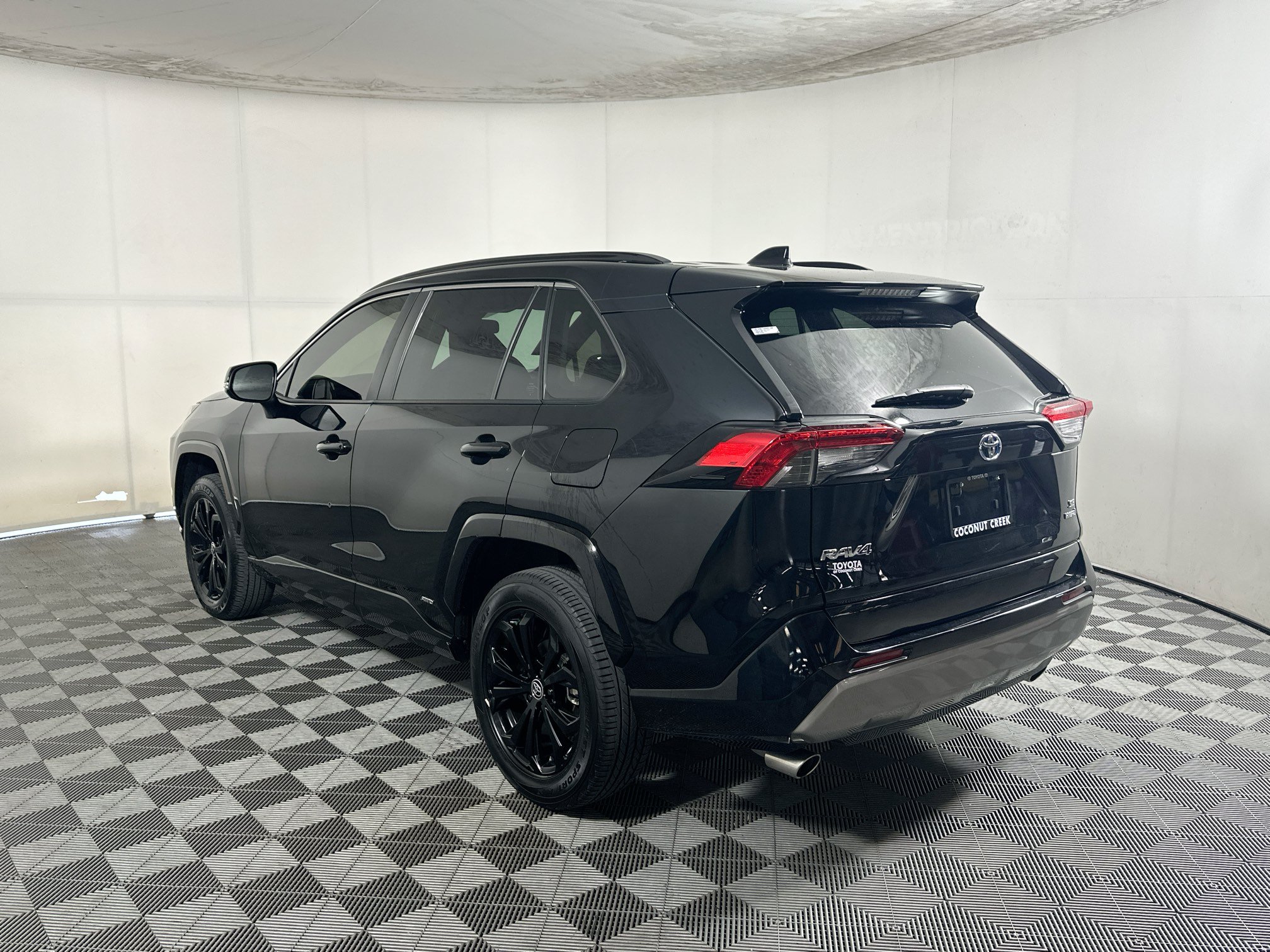 Used 2024 Toyota RAV4 SE AWD/4WD image 5