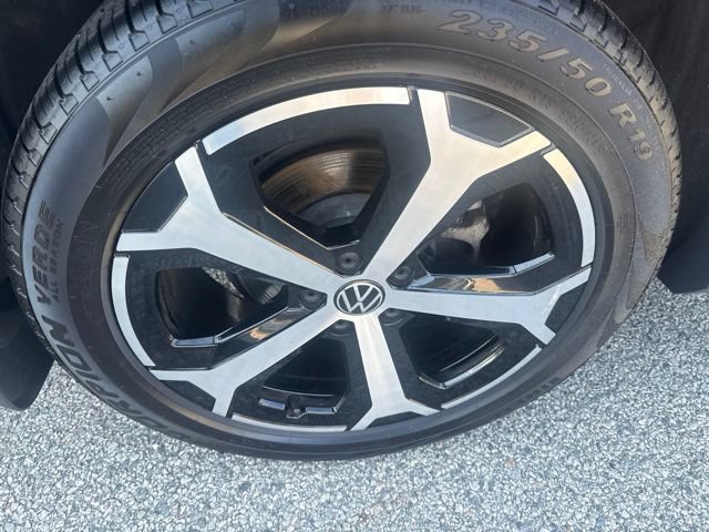 Used 2025 Volkswagen Tiguan SE AWD/4WD image 11