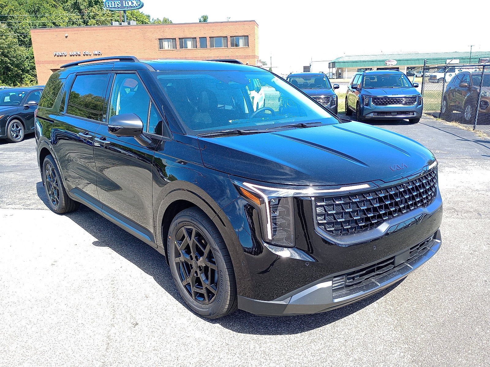 New 2026 Kia Carnival SX w/ SX Dark Edition Package