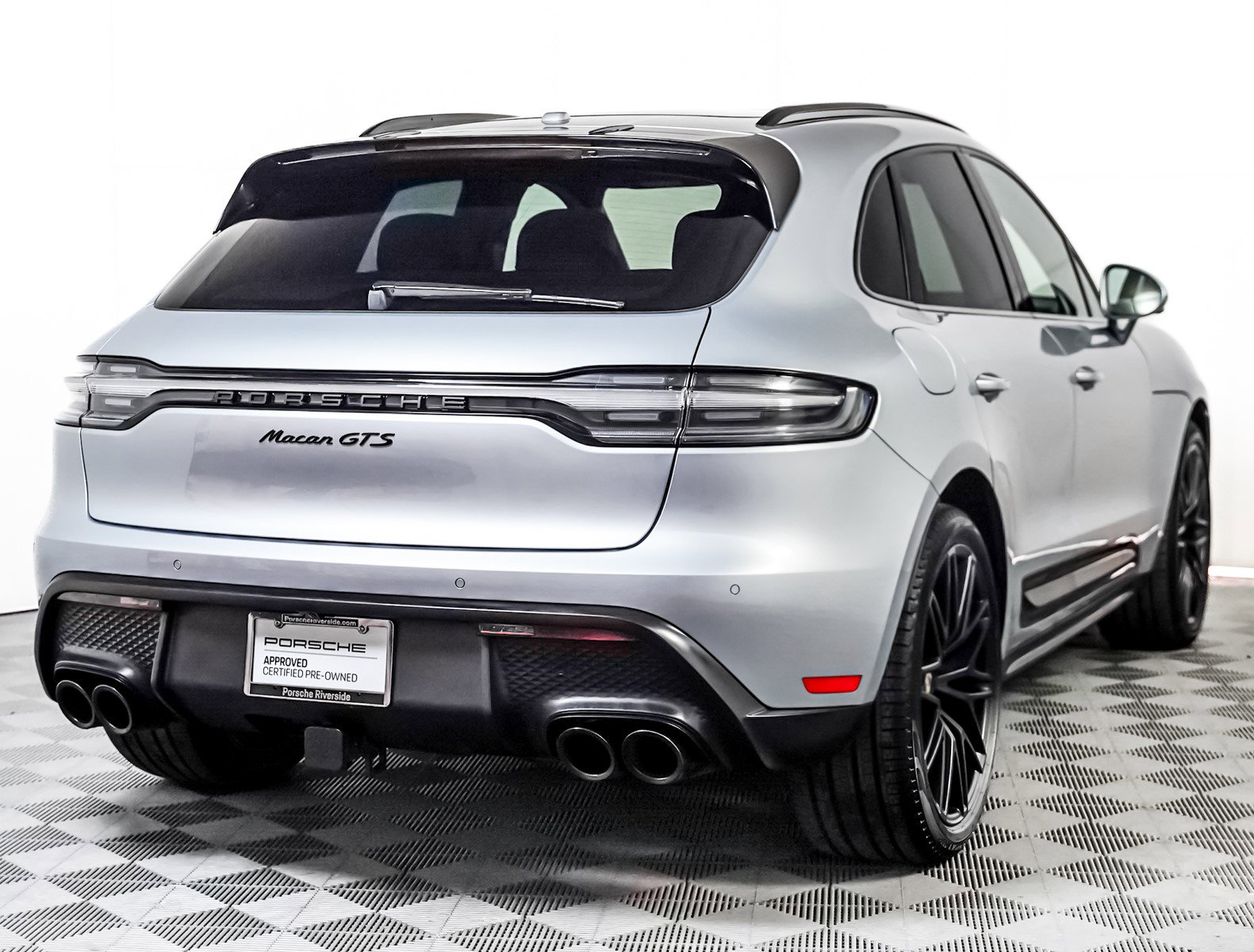 Certified 2025 Porsche Macan GTS image 10