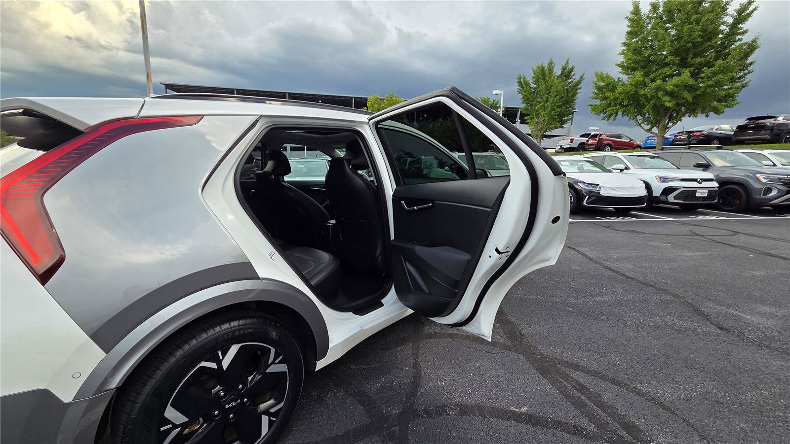 Certified 2023 Kia Niro Wave w/ Wave Preserve Package FWD image 31