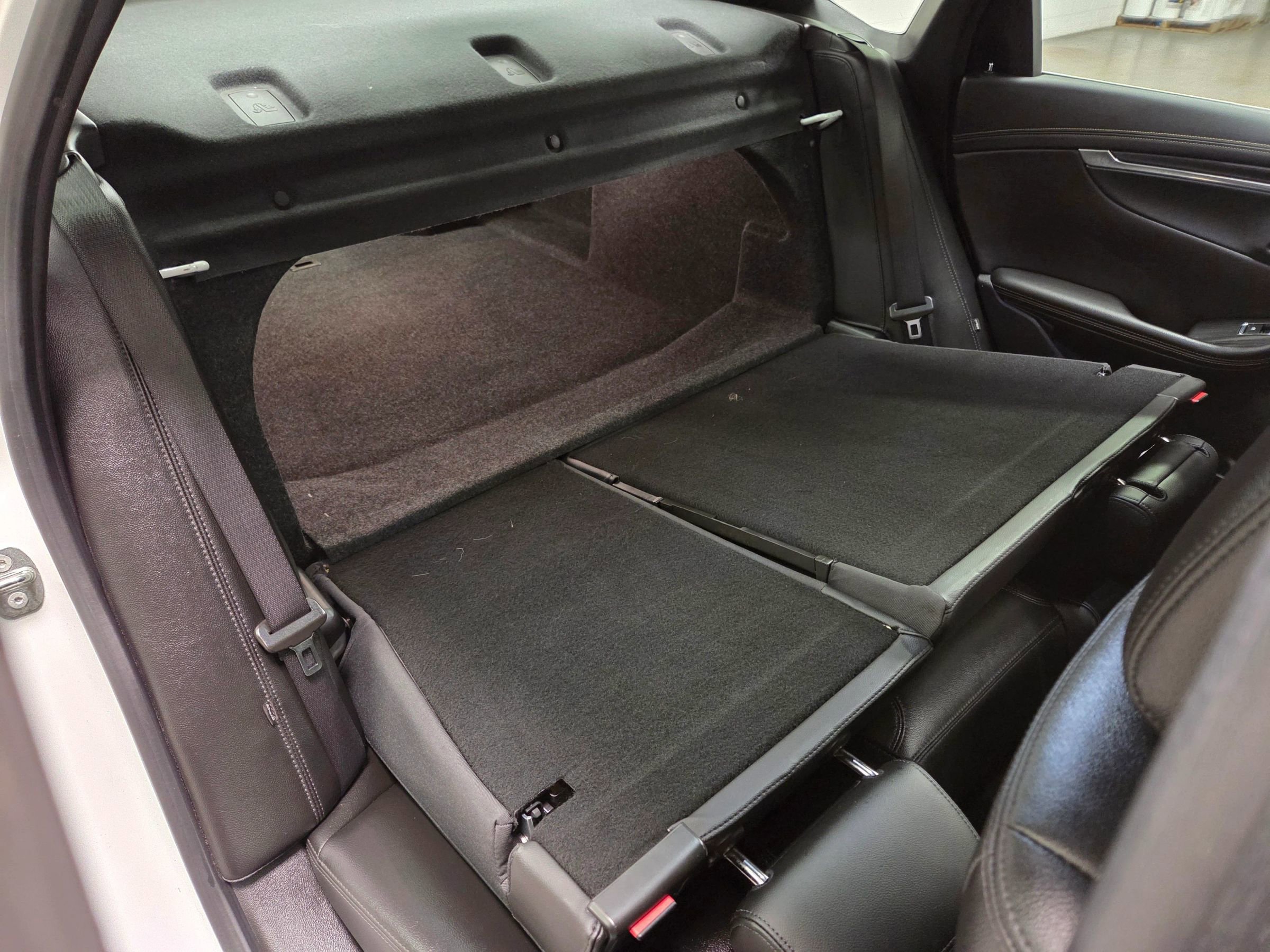 Used 2018 Chevrolet Impala LT FWD image 37