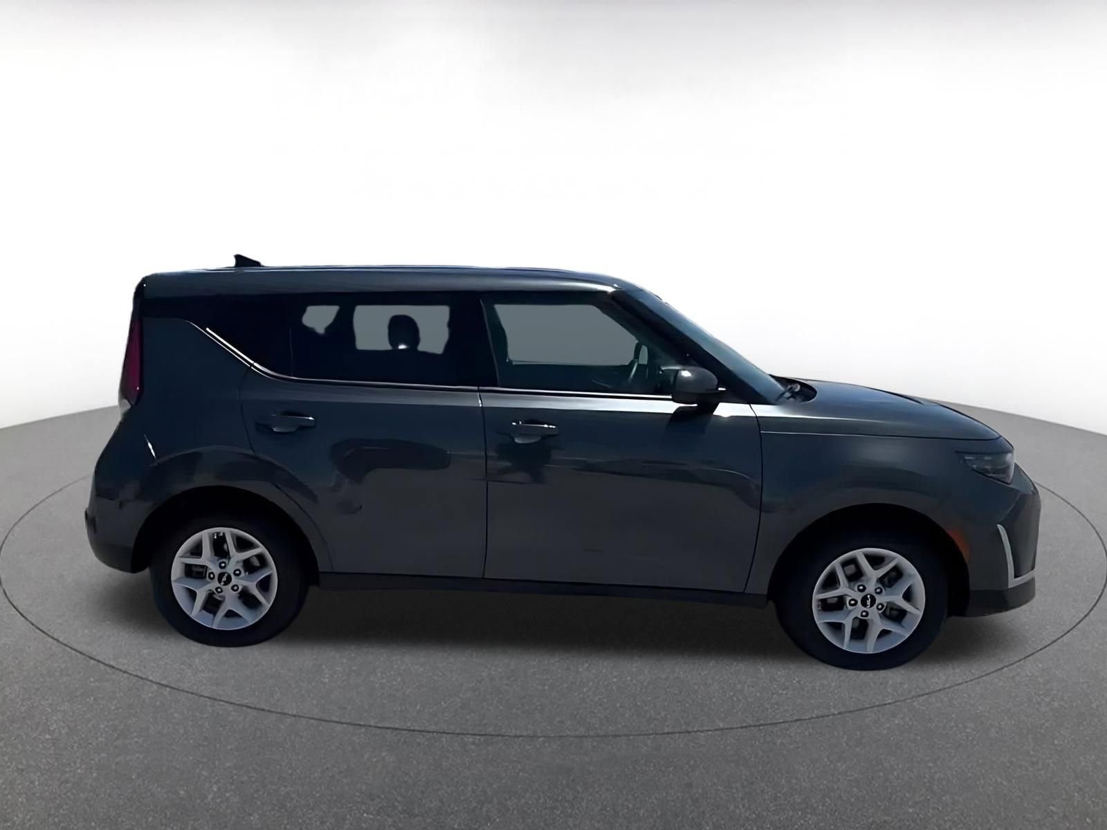 Used 2025 Kia Soul LX w/ LX Technology Package FWD image 15