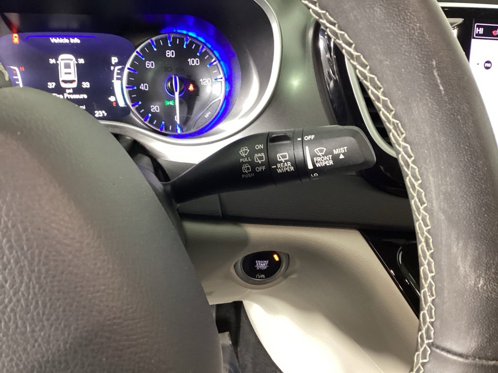 Used 2023 Chrysler Pacifica Touring-L image 26