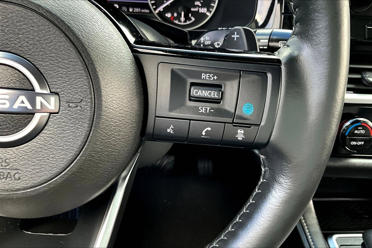 Used 2023 Nissan Pathfinder SL image 12