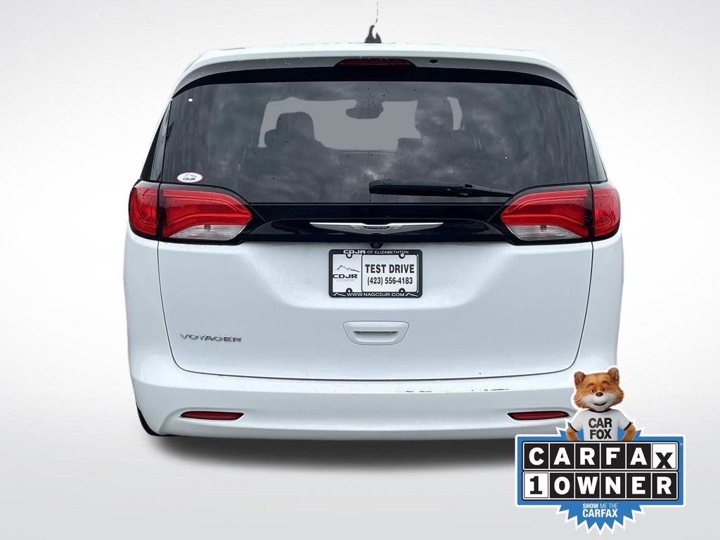 Used 2023 Chrysler Voyager LX image 4