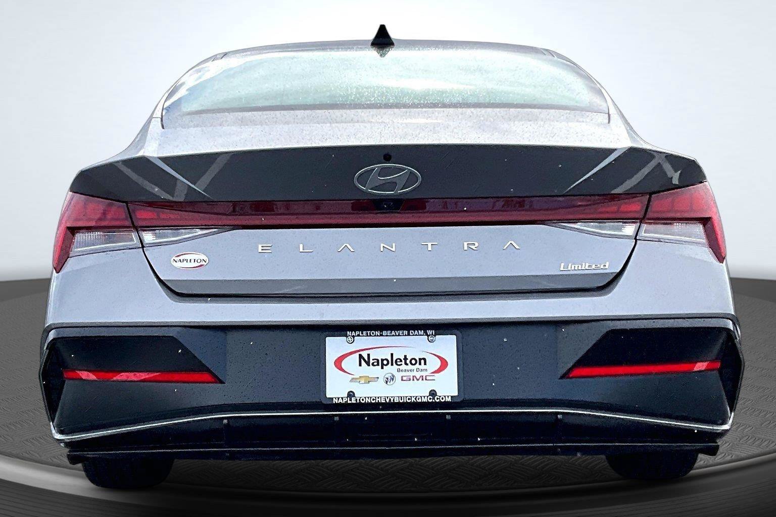 Used 2025 Hyundai Elantra Limited FWD image 8