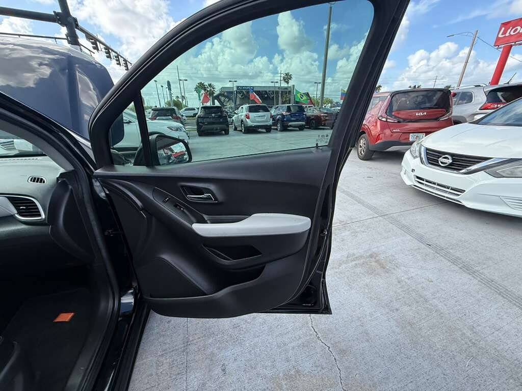 Used 2020 Chevrolet Trax LT w/ Driver Confidence Package FWD image 9