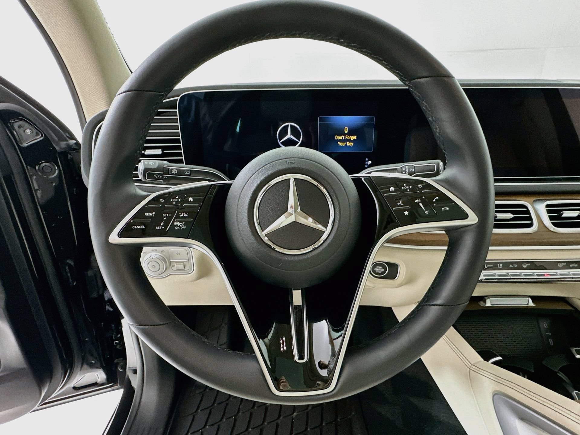 Used 2026 Mercedes-Benz GLE 450e 4MATIC image 12