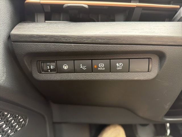 Used 2024 Nissan Ariya AWD image 23