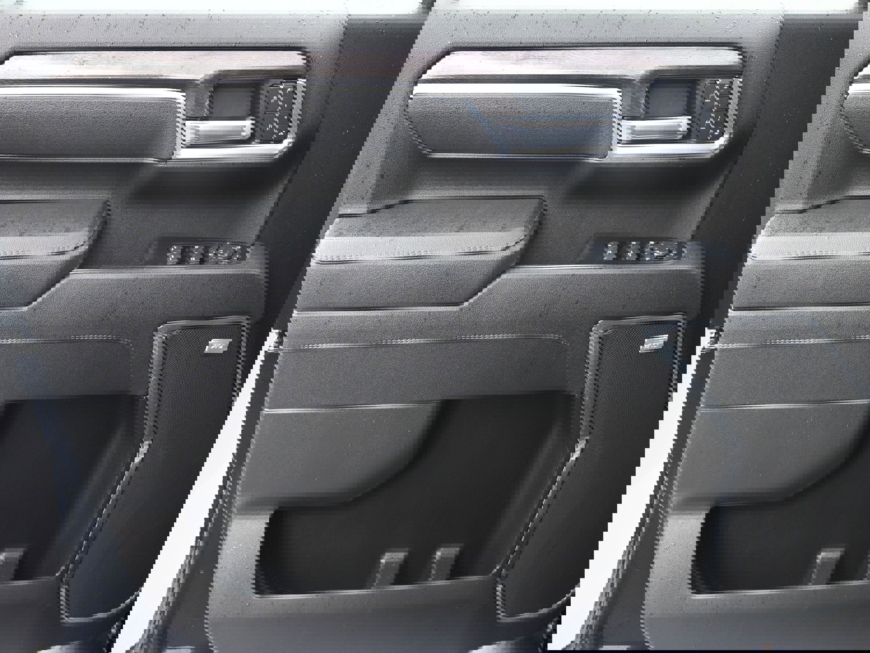 Certified 2025 Chevrolet Silverado 2500 LTZ w/ LTZ Convenience Package image 23