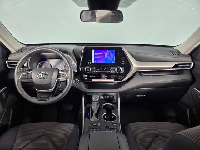 Used 2024 Toyota Highlander LE AWD/4WD image 26