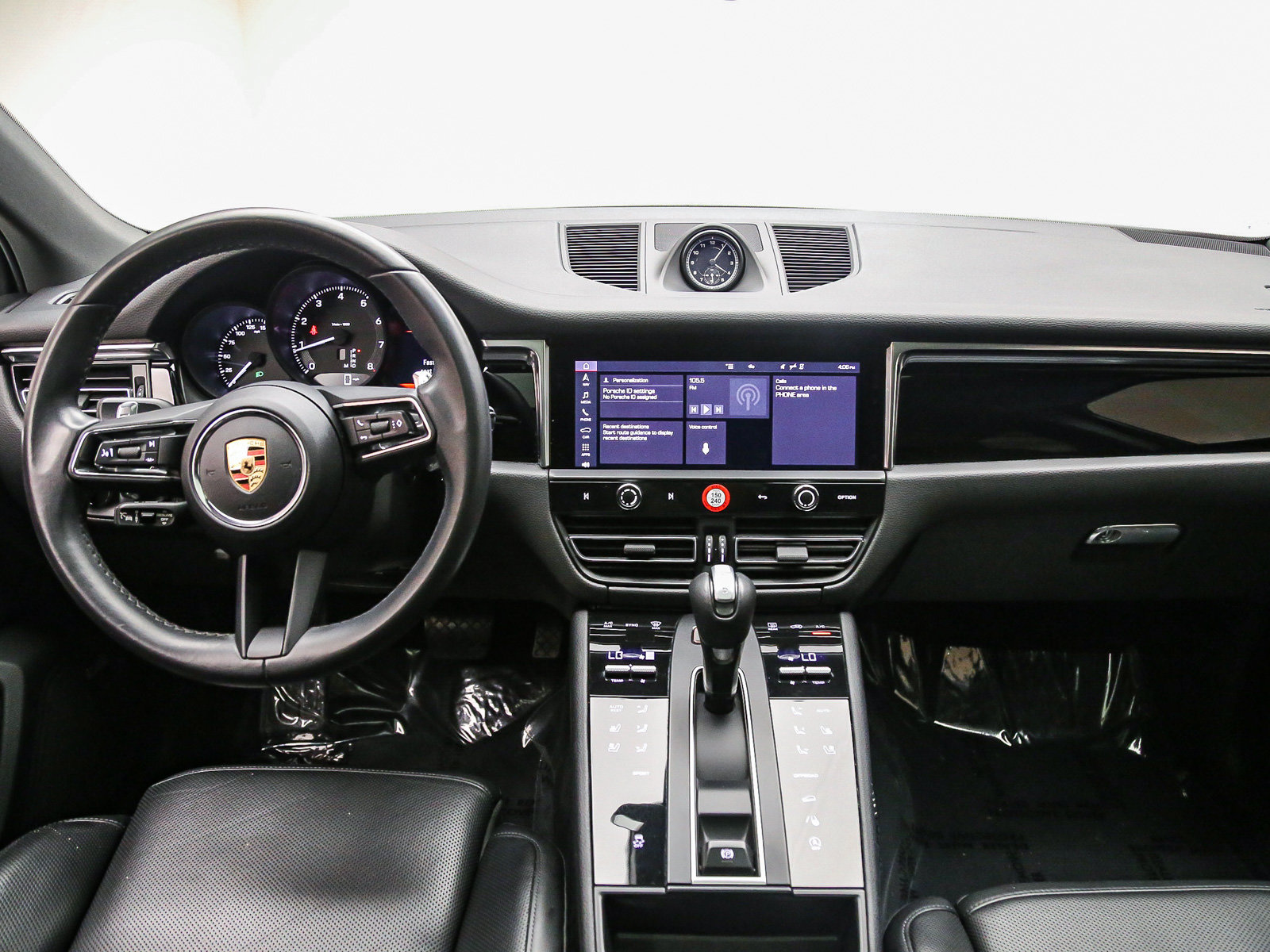 Certified 2024 Porsche Macan AWD/4WD image 16