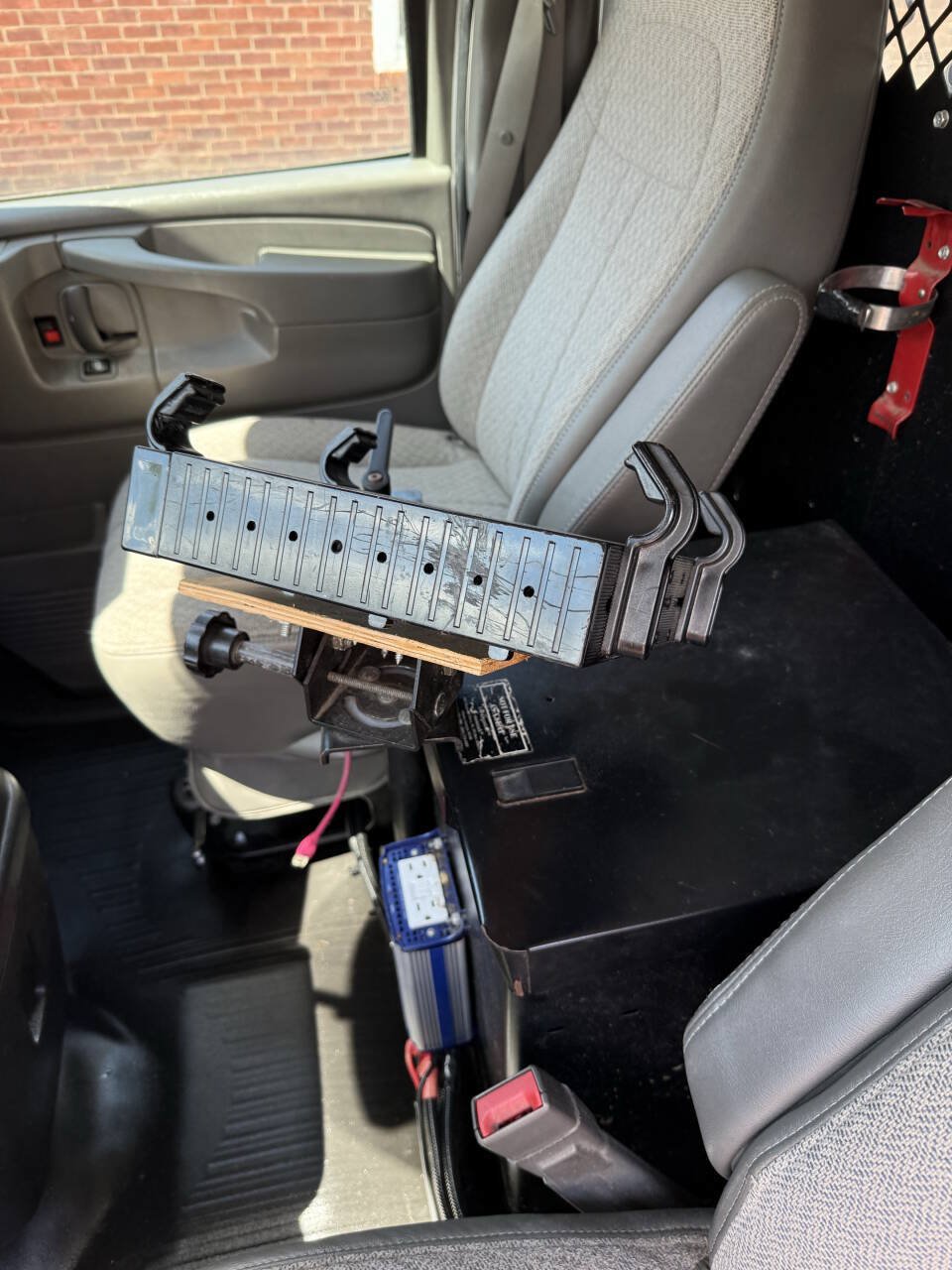 Used 2015 Chevrolet Express 2500 RWD image 12