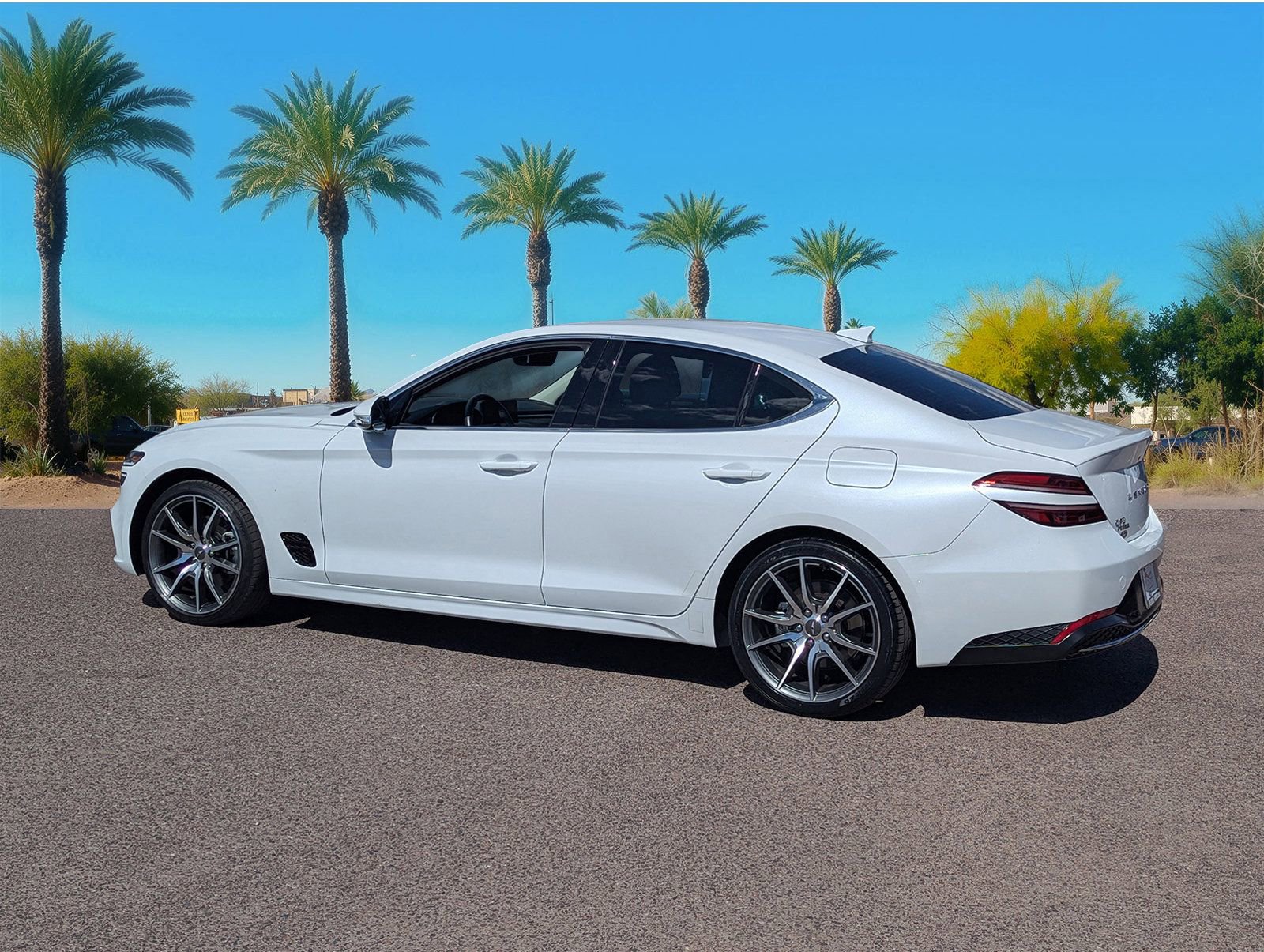 Used 2023 Genesis G70 2.0T image 3