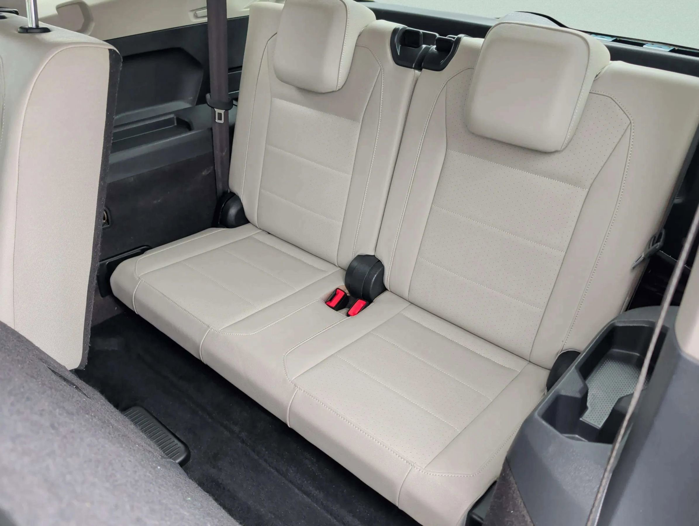 Used 2021 Volkswagen Tiguan SE image 24