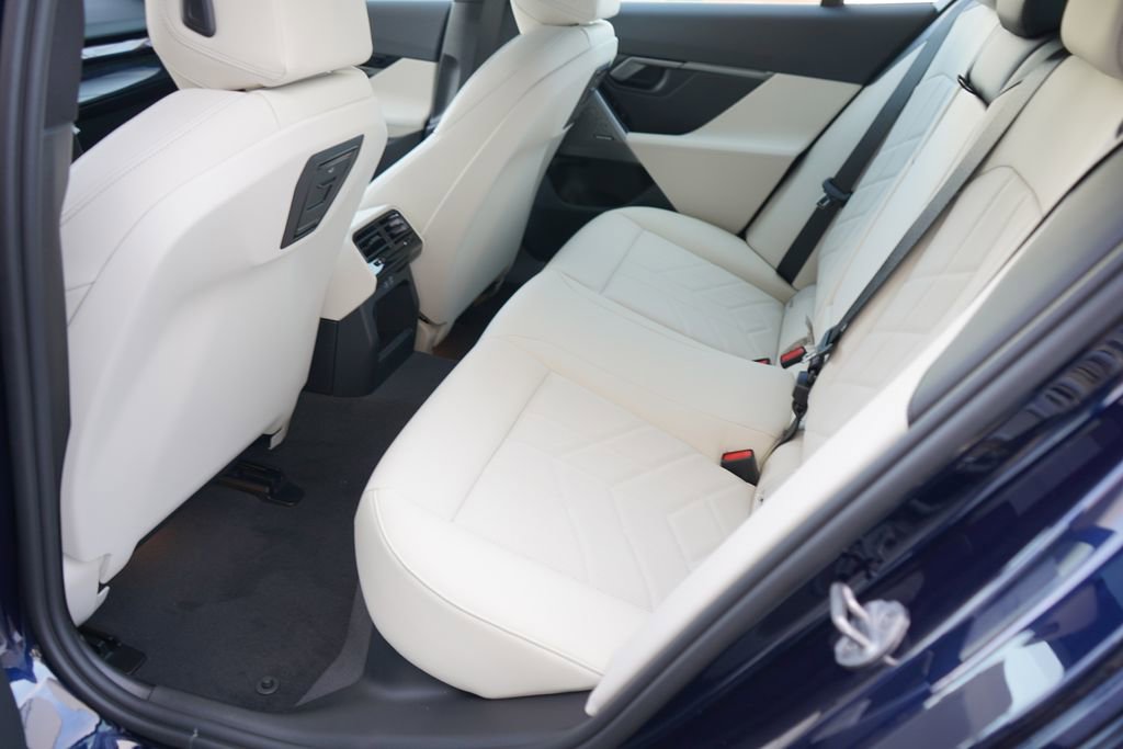 New 2026 BMW i5 eDrive40 image 19