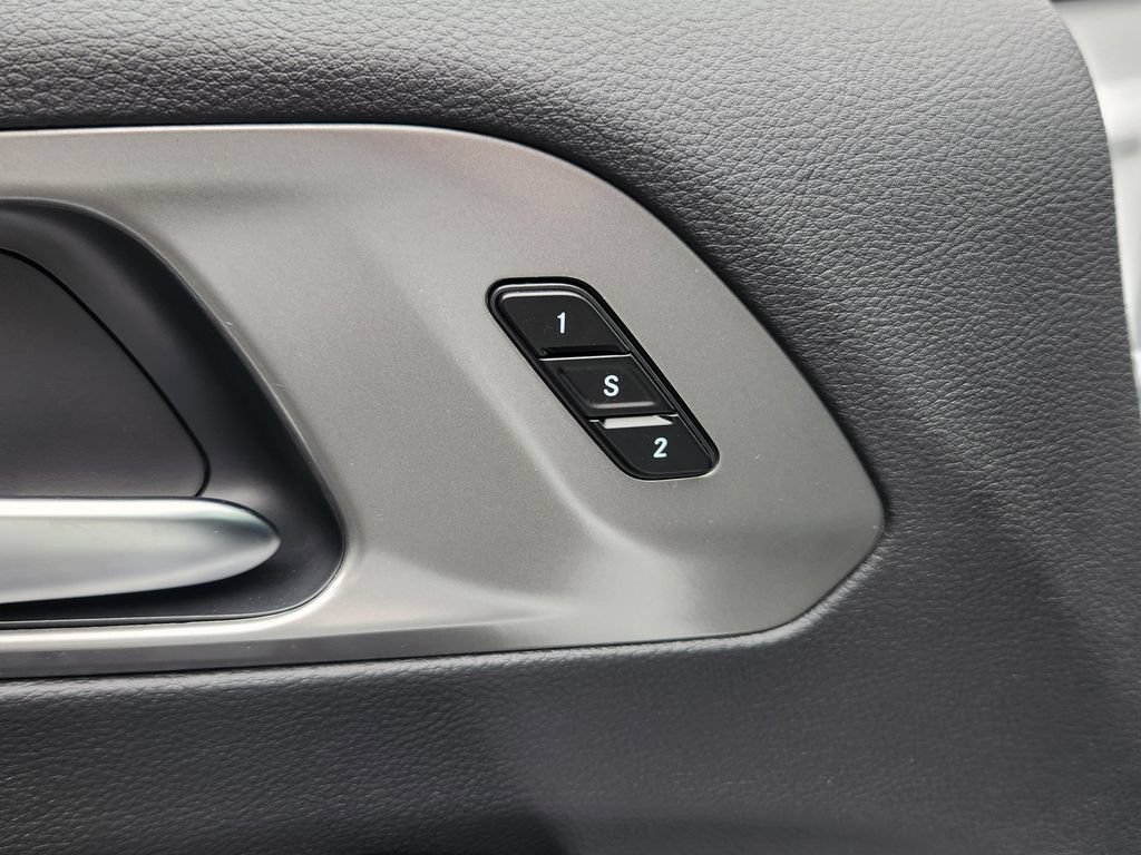 New 2026 Chrysler Pacifica Select FWD image 25