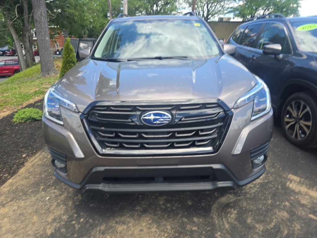 Used 2023 Subaru Forester Premium AWD/4WD image 3