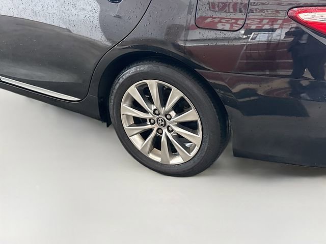 Used 2017 Toyota Camry XLE w/ Moonroof Package FWD image 30
