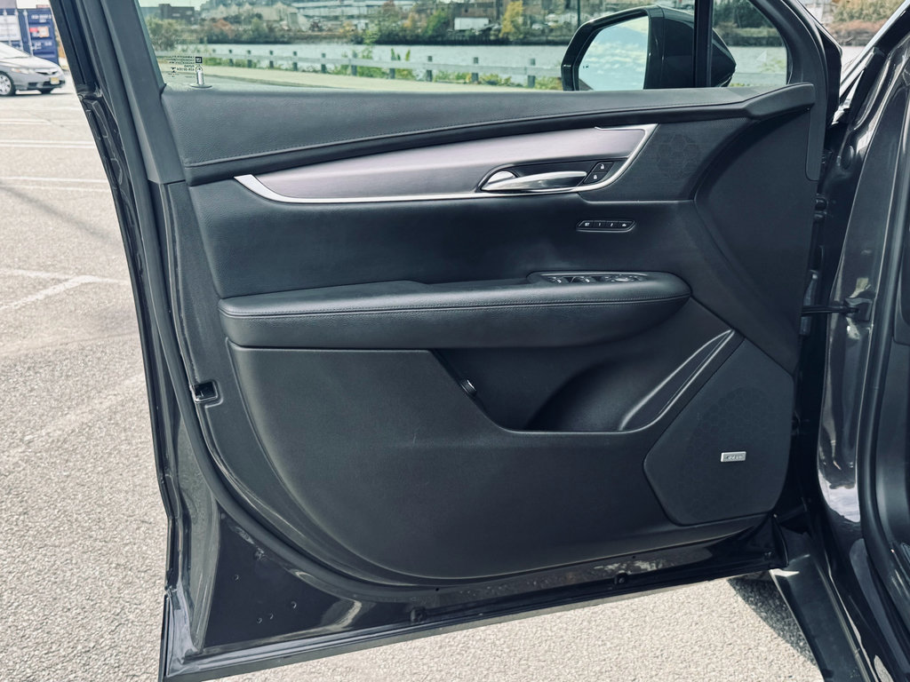 Used 2017 Cadillac XT5 Luxury w/ Driver Awareness Package image 7