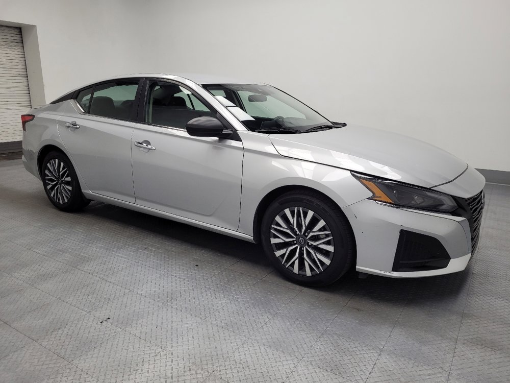 Used 2024 Nissan Altima 2.5 SV image 11