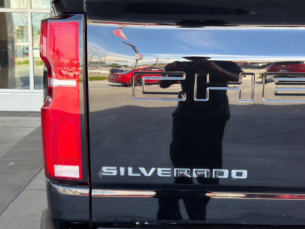 Used 2024 Chevrolet Silverado 2500 LTZ AWD/4WD image 11