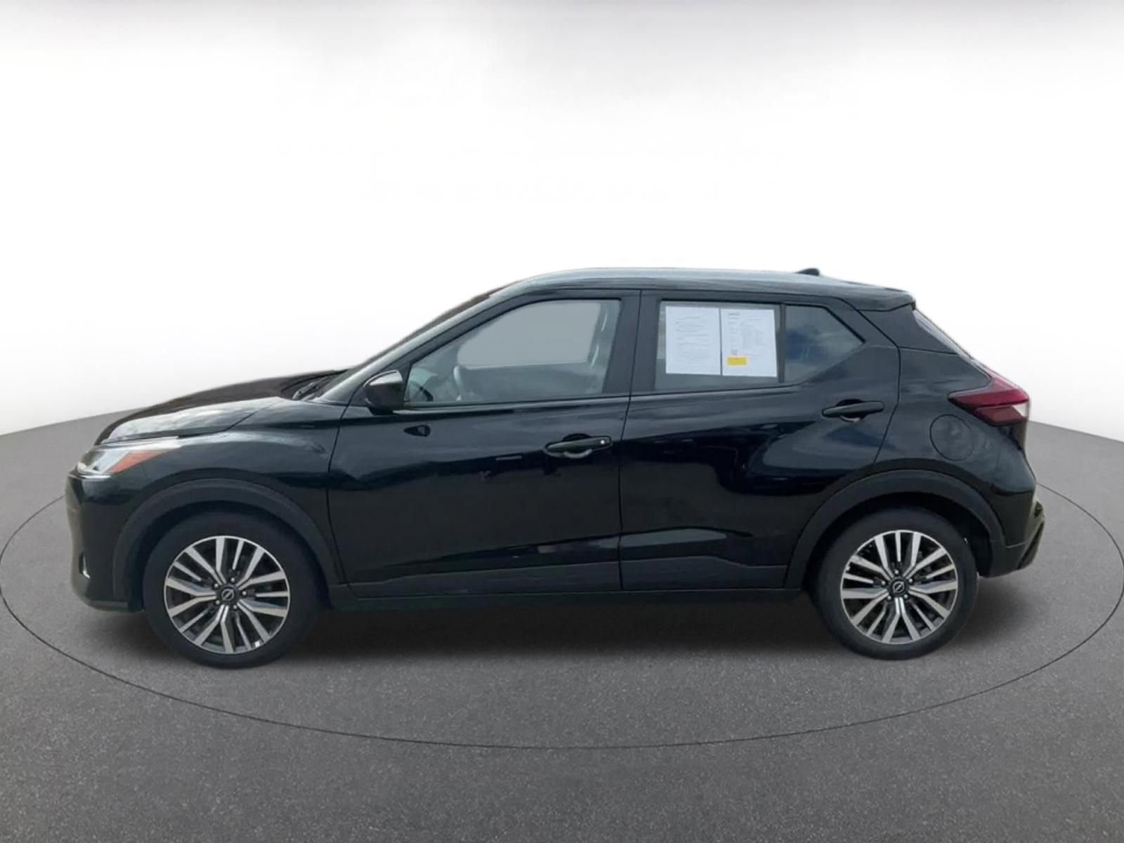 Used 2024 Nissan Kicks SV image 9