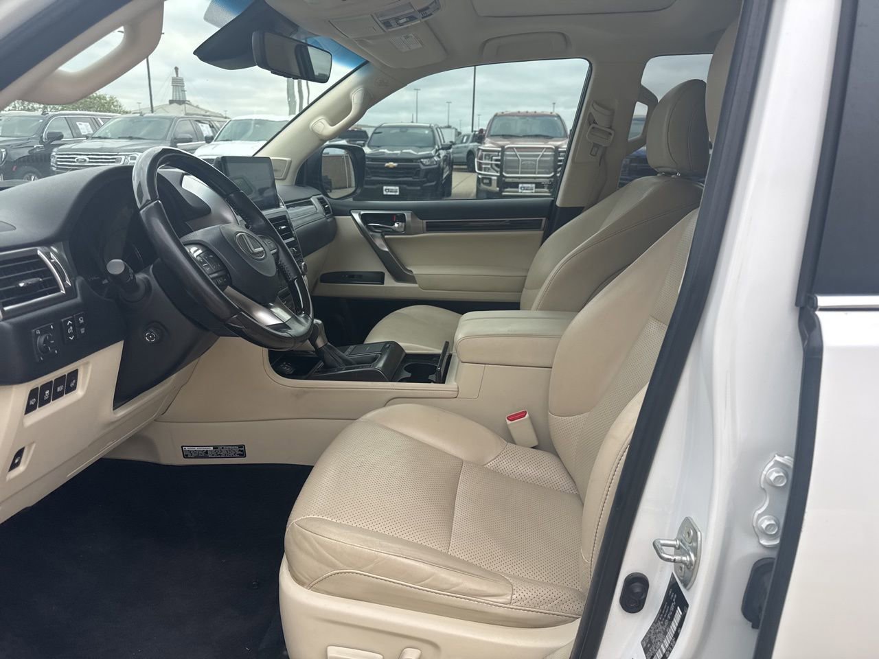 Used 2022 Lexus GX 460 Luxury w/ Off Road Package image 8