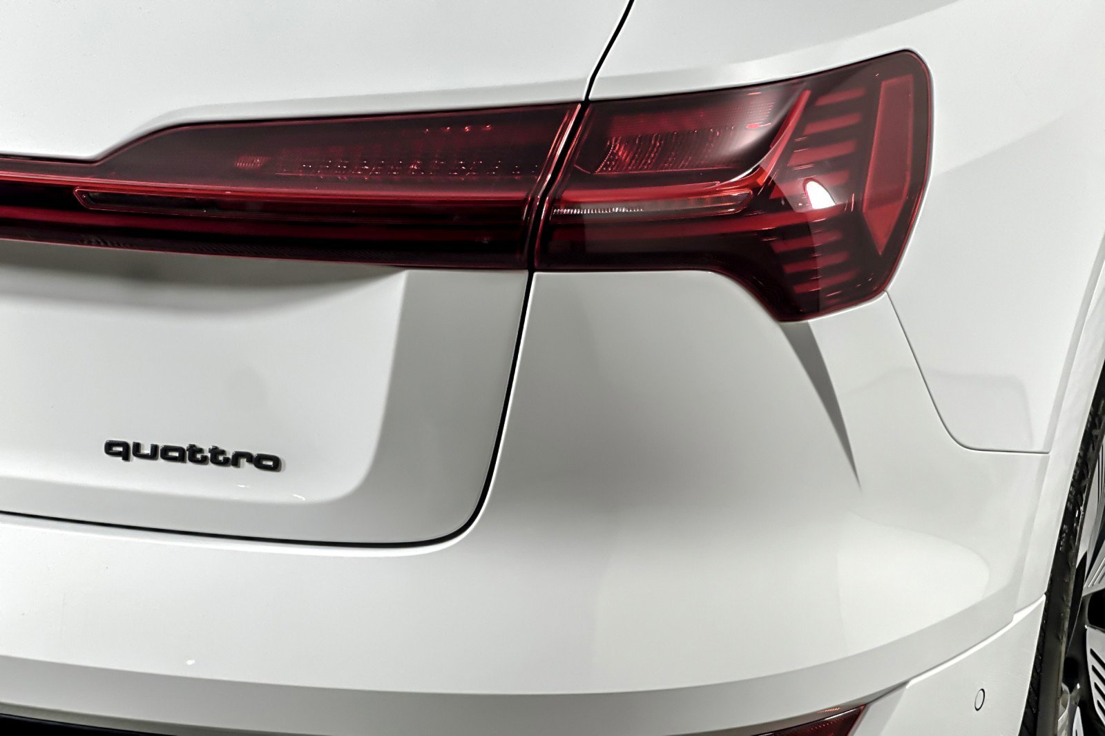 Used 2023 Audi e-tron Premium Plus w/ Premium Plus Package image 27