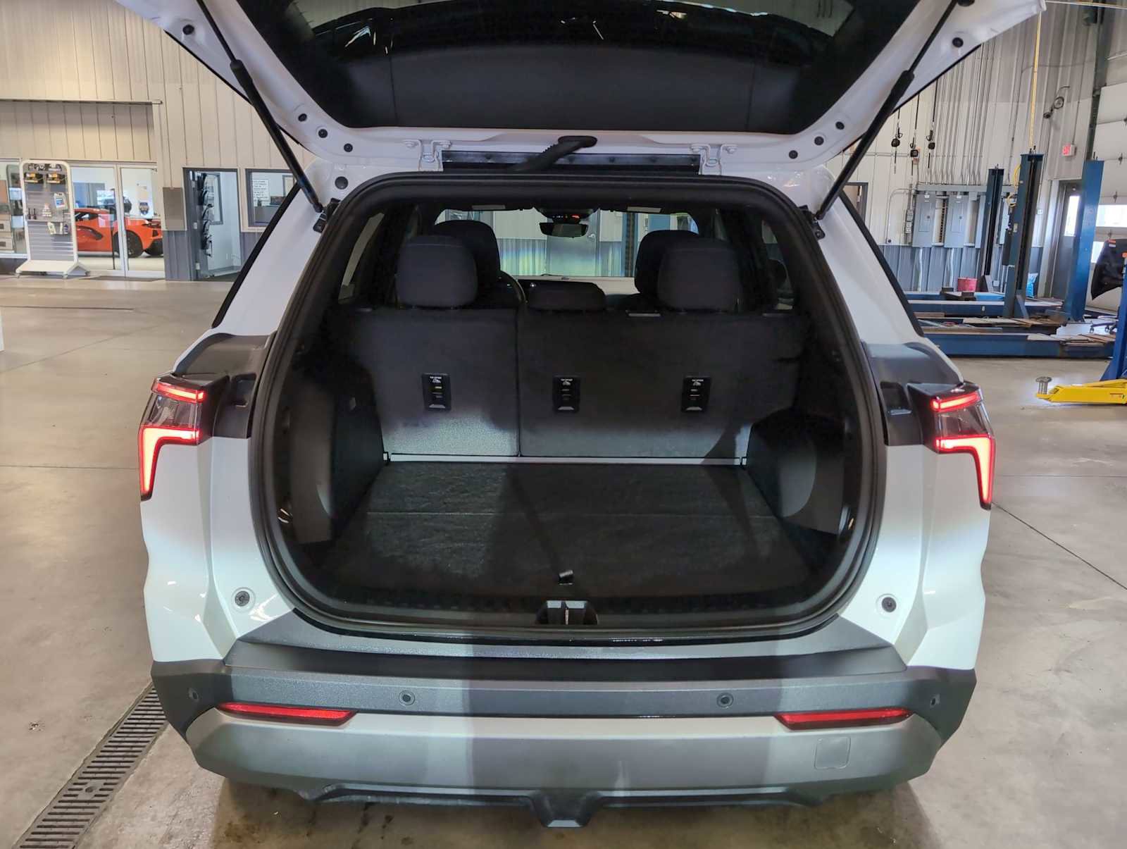 Used 2025 Chevrolet Equinox LT w/ Safety and Technology Package image 25