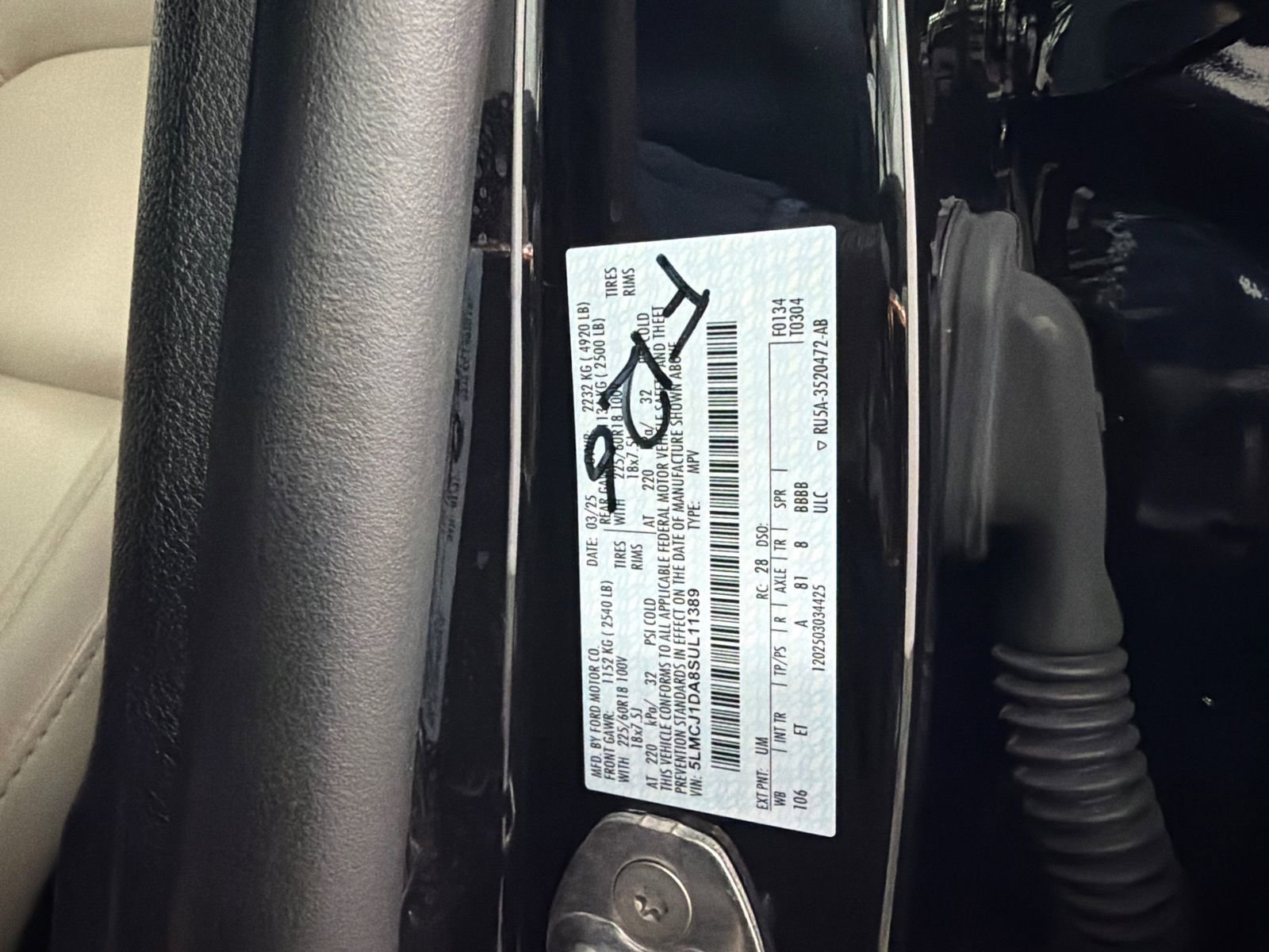 Certified 2025 Lincoln Corsair AWD image 34