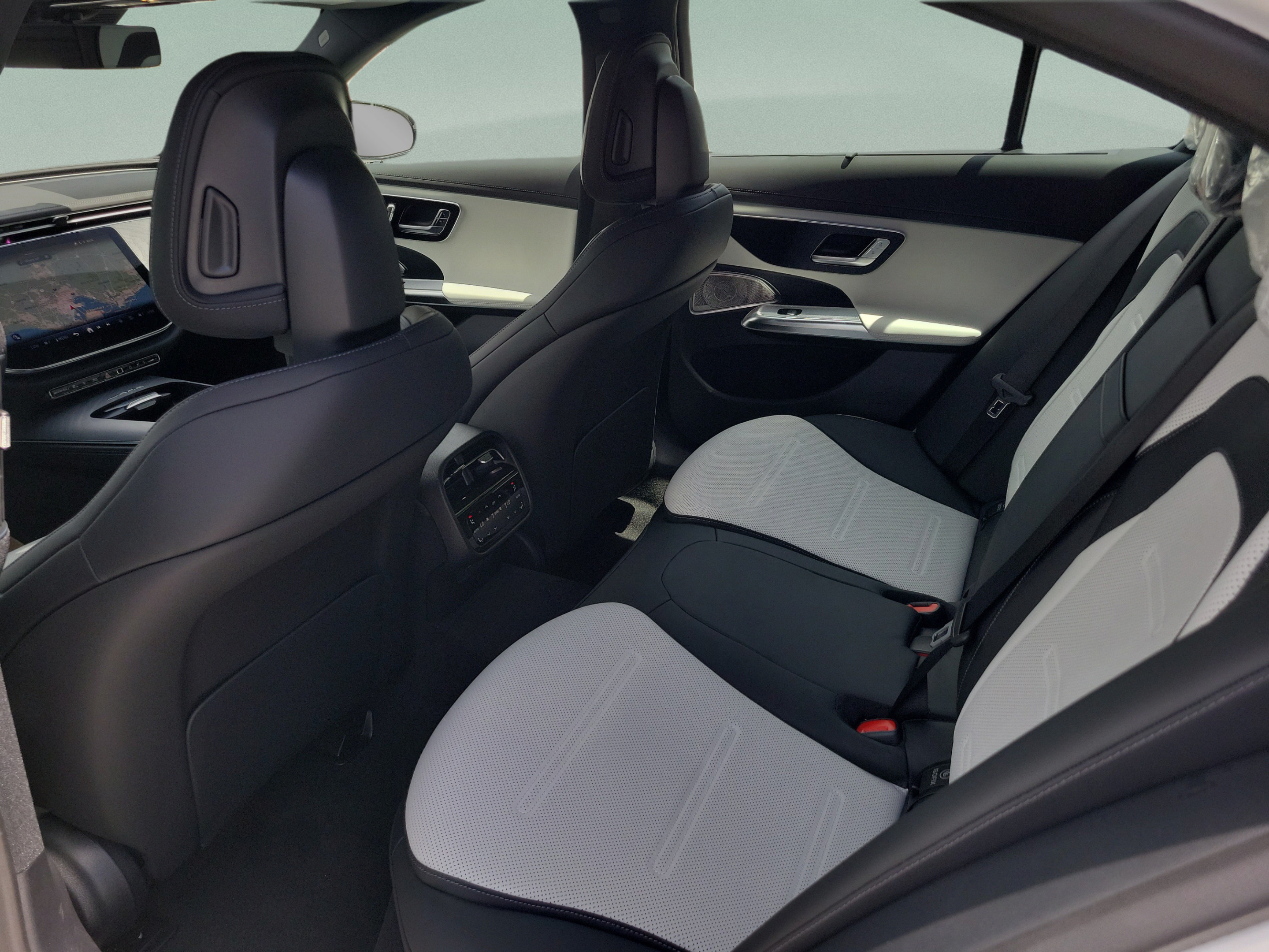 New 2026 Mercedes-Benz E 53 AMG e 4MATIC Sedan image 10