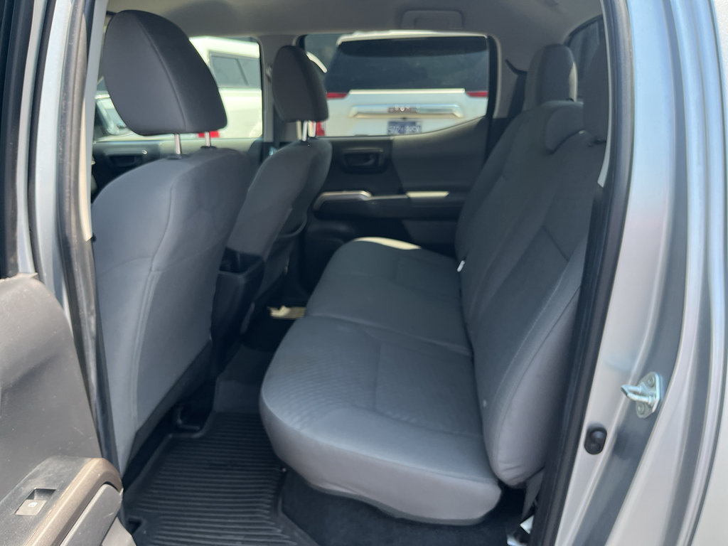 Used 2022 Toyota Tacoma SR5 AWD/4WD image 31