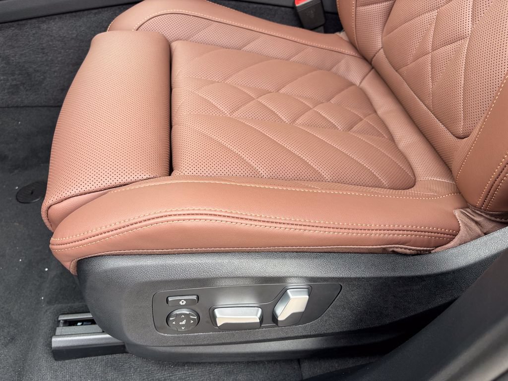 New 2026 BMW X5 M60i AWD/4WD image 16