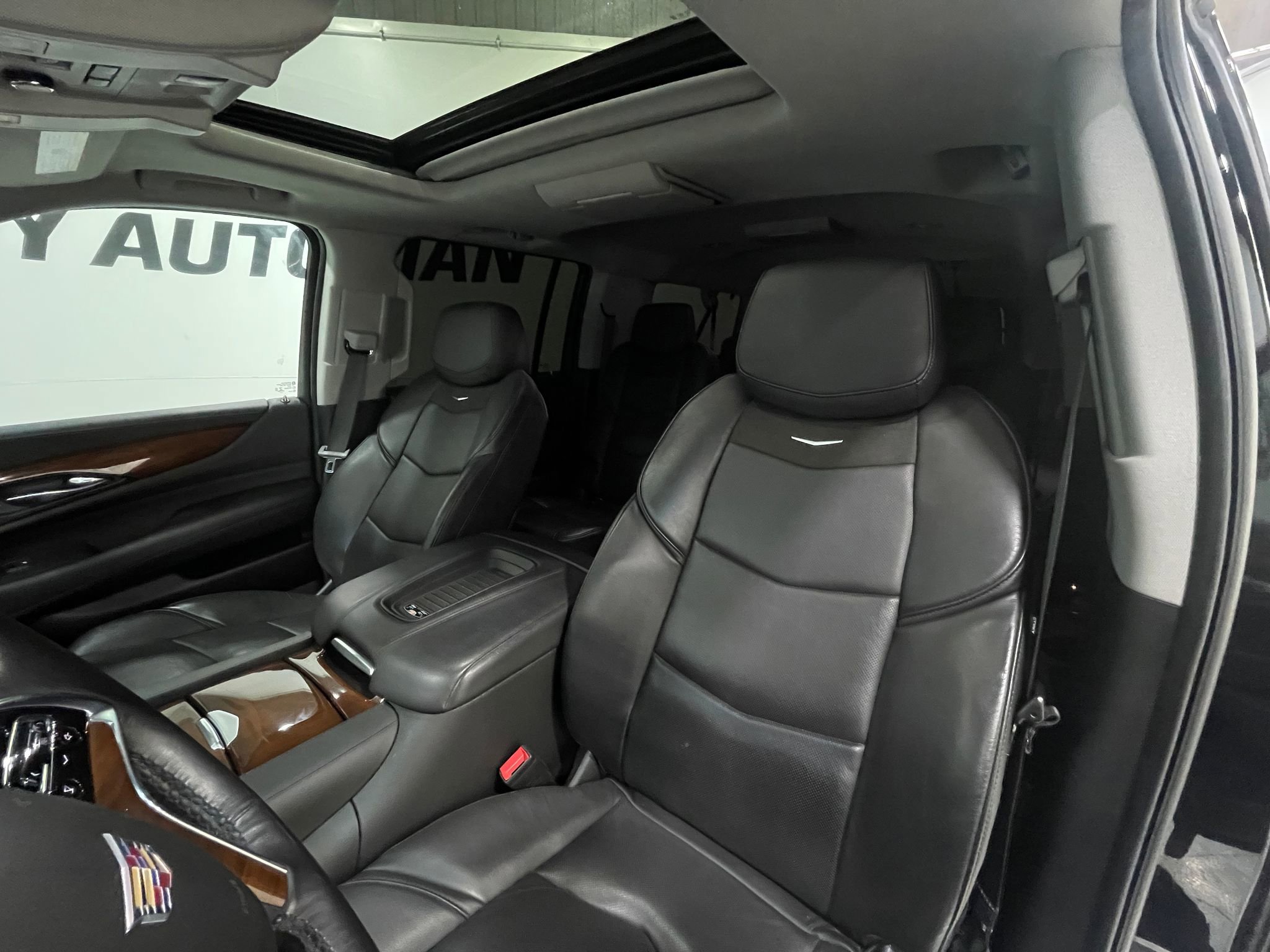 Used 2019 Cadillac Escalade ESV Luxury image 13
