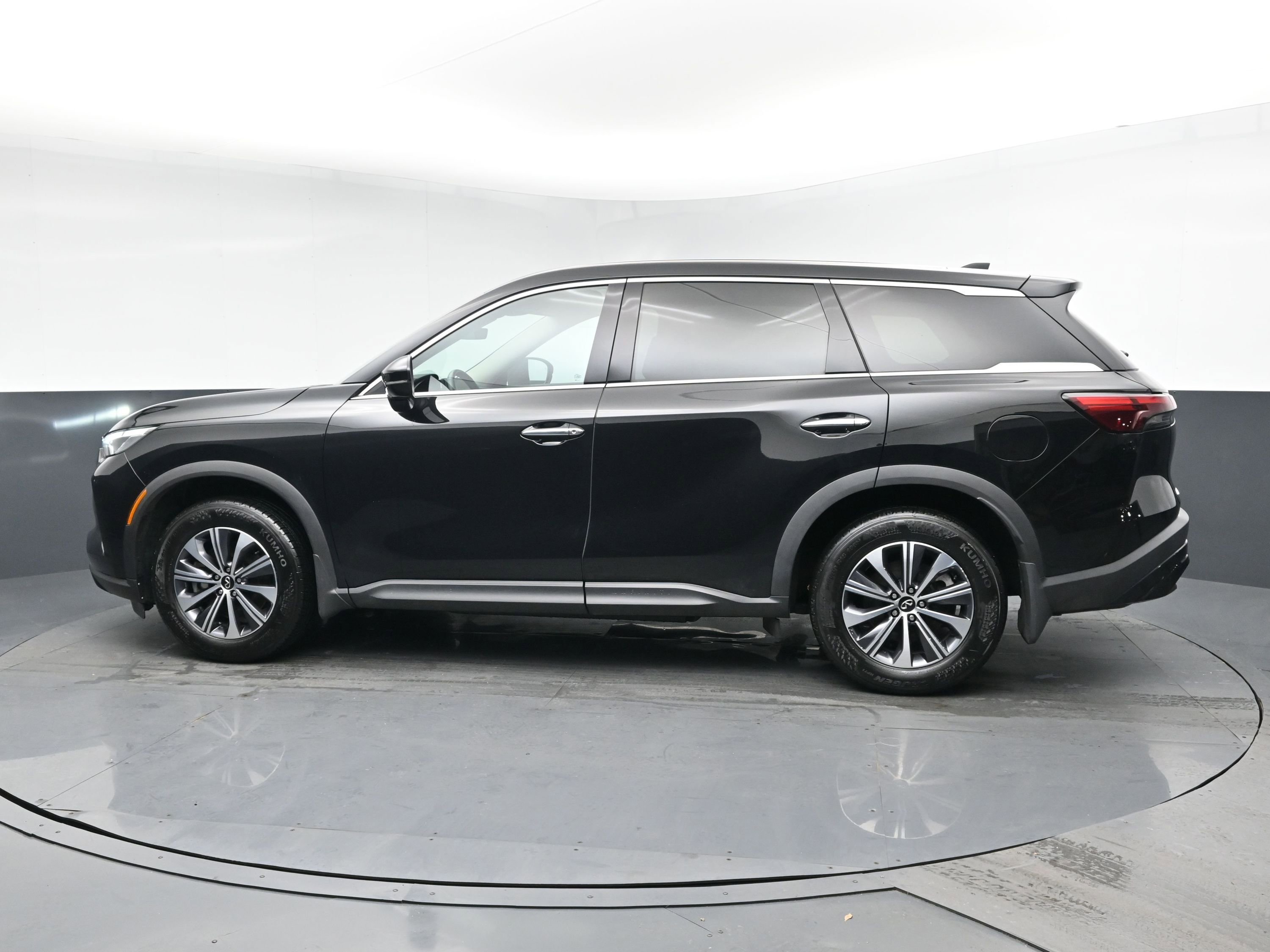 Used 2023 INFINITI QX60 Pure image 4