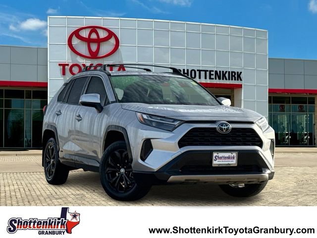 Used 2025 Toyota RAV4 SE w/ Convenience Package image 1