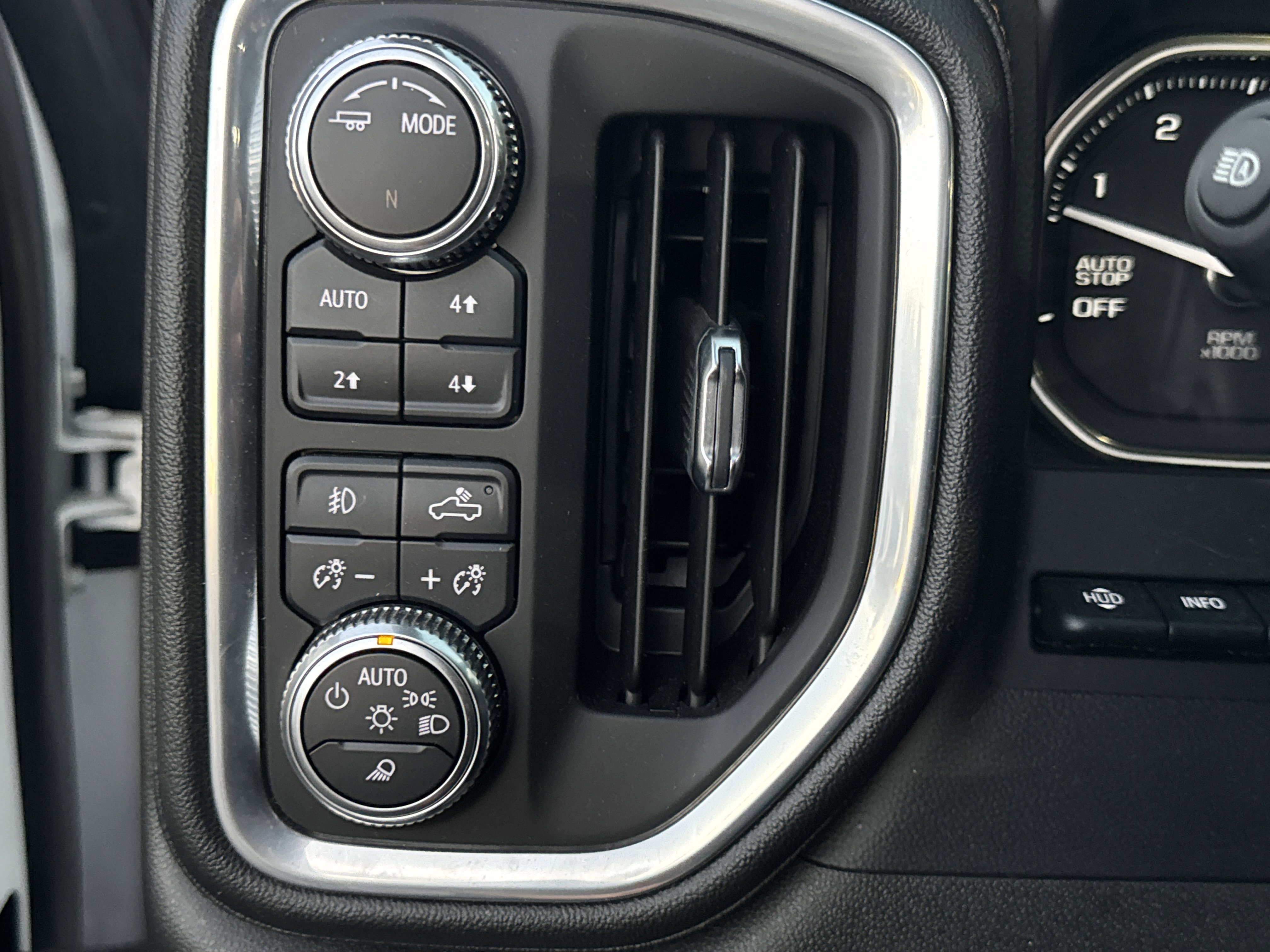 Used 2021 GMC Sierra 1500 AT4 w/ Technology Package image 32