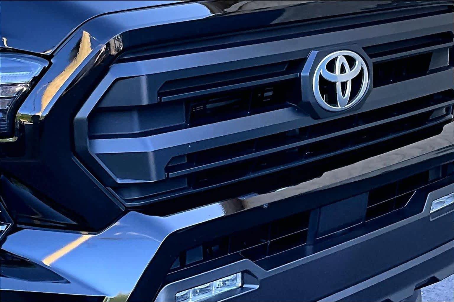 Used 2025 Toyota Tacoma SR5 RWD image 29