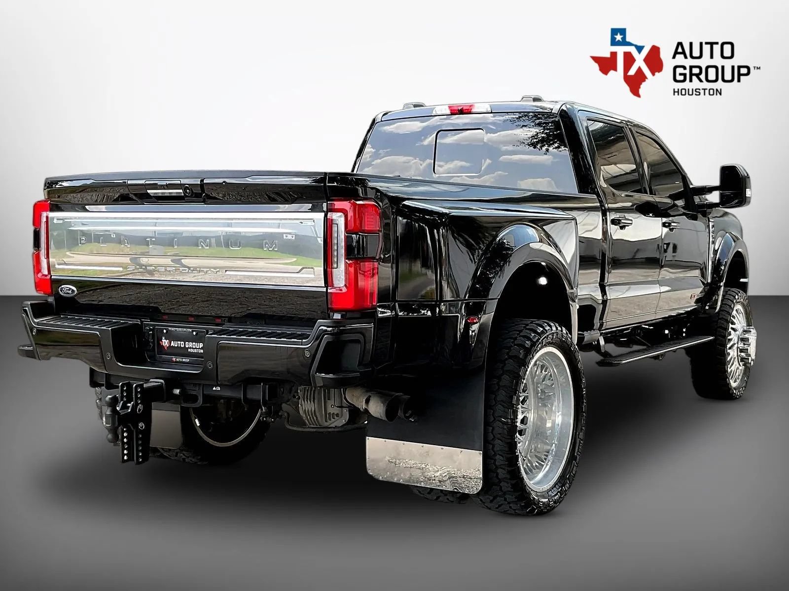 Used 2023 Ford F450 Platinum w/ FX4 Off-Road Package AWD/4WD image 5