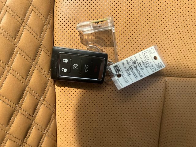 Used 2024 Jeep Grand Cherokee L Summit w/ High Altitude Package AWD/4WD image 17
