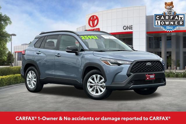 Certified 2025 Toyota Corolla Cross LE FWD image 2