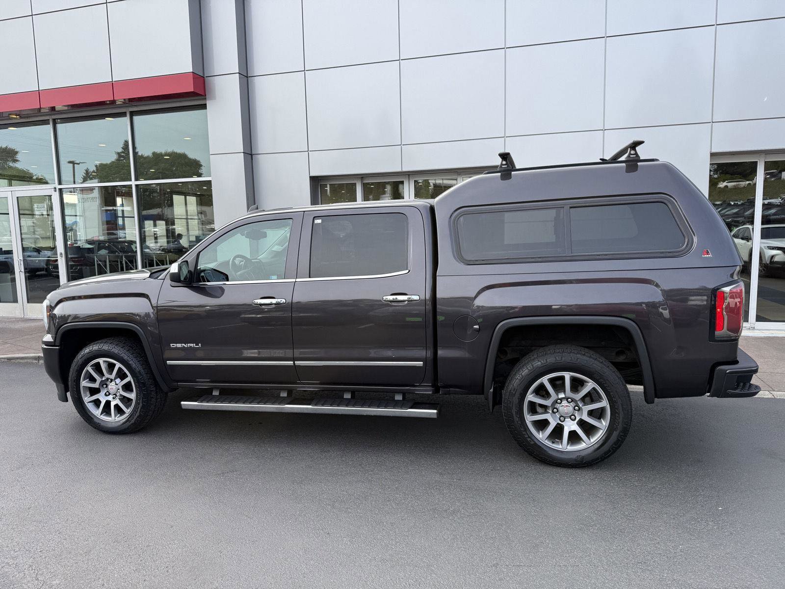 Used 2016 GMC Sierra 1500 Denali w/ Enhanced Driver Alert Package AWD/4WD image 2