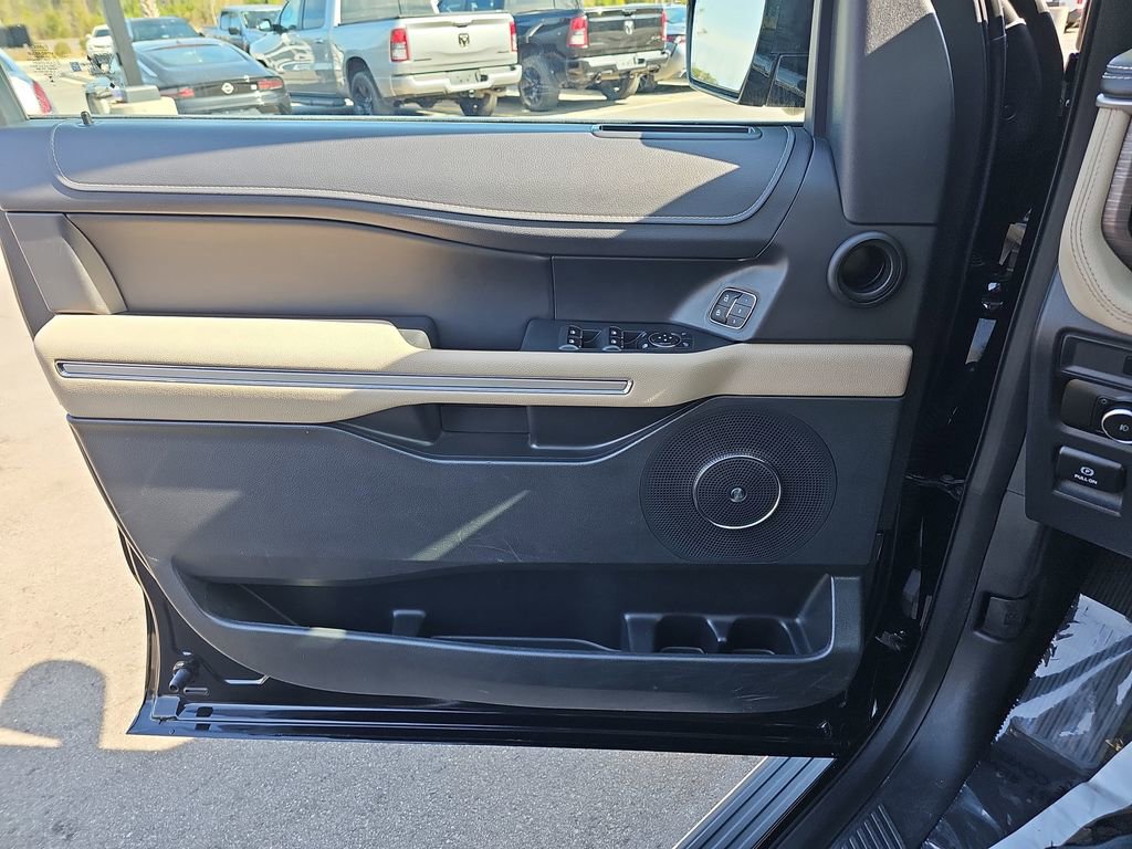 Used 2024 Ford Expedition Max Limited image 32